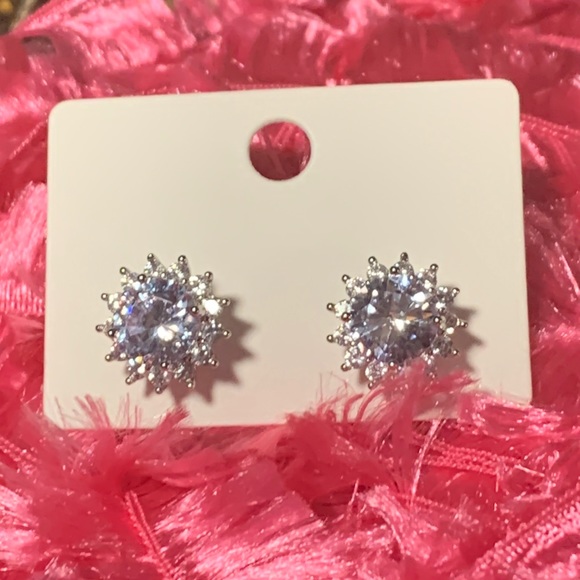 Beautiful Silver Plated Stud Earrings with Zircon Stones, NEW - Picture 4 of 6